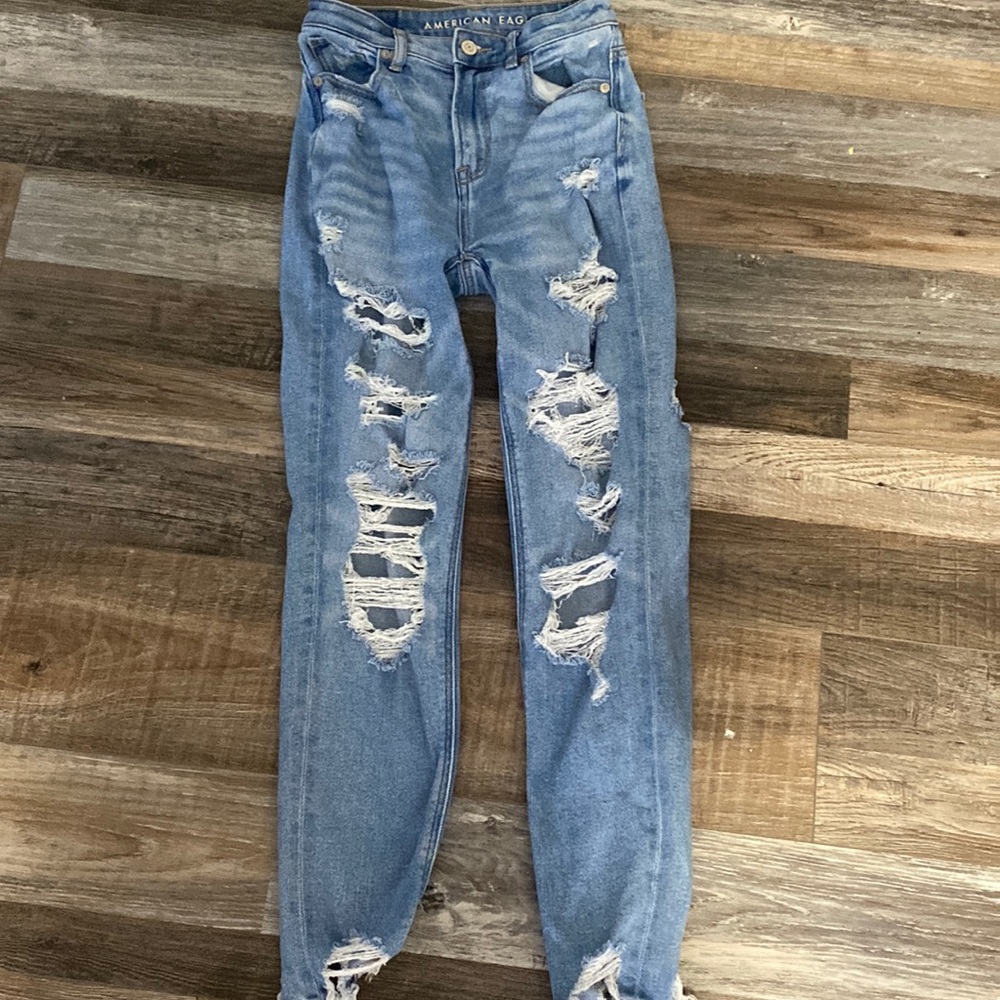 american eagle blue ripped mom jeans